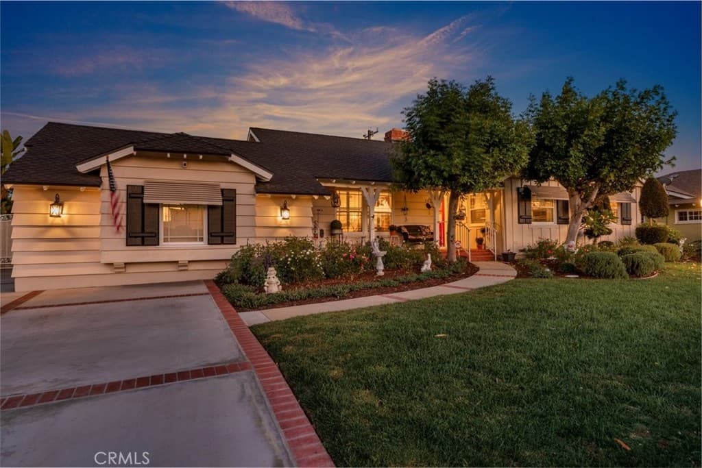 3636 N Shadyglen Drive