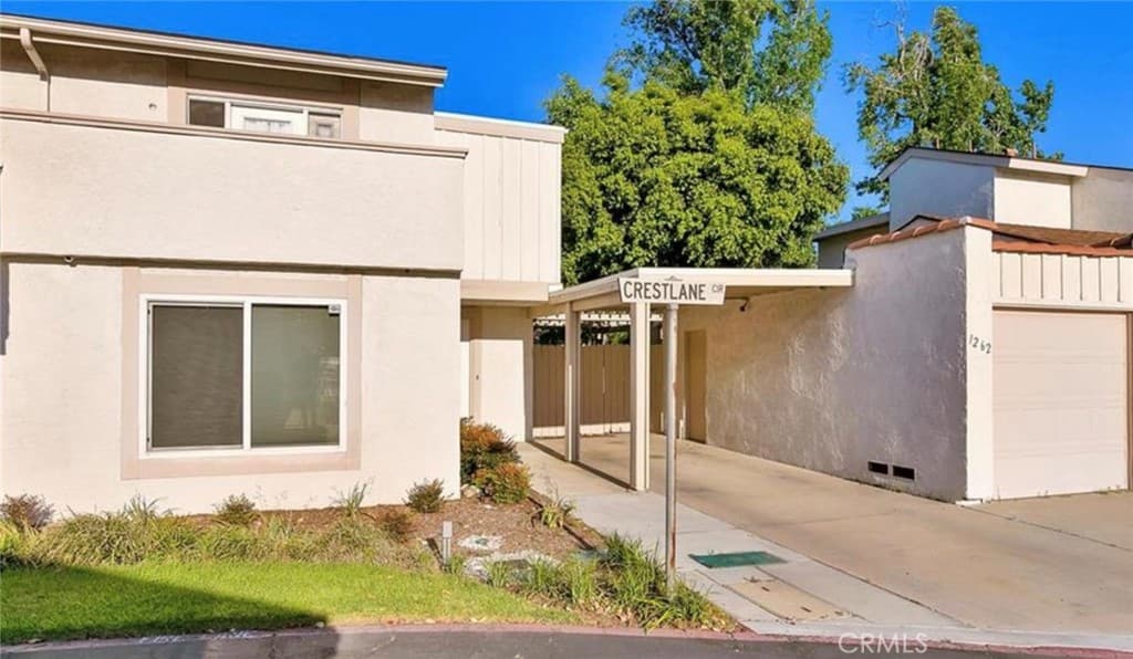1262 Crestlane