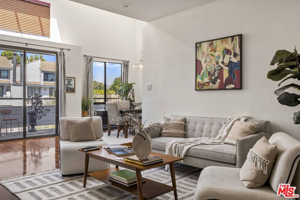 13331 Moorpark Street 318
