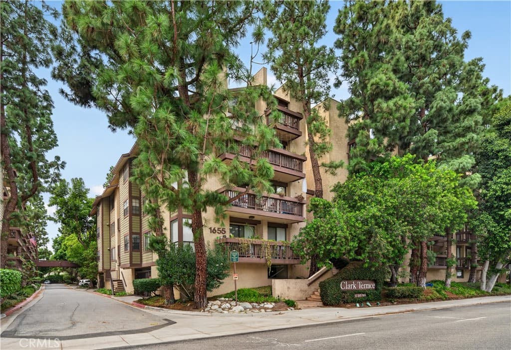 1655 Clark 324