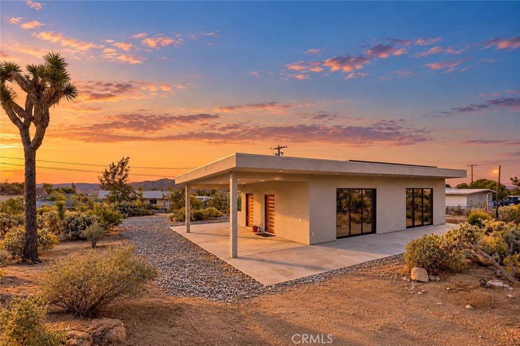 60194 La Mirada Trail