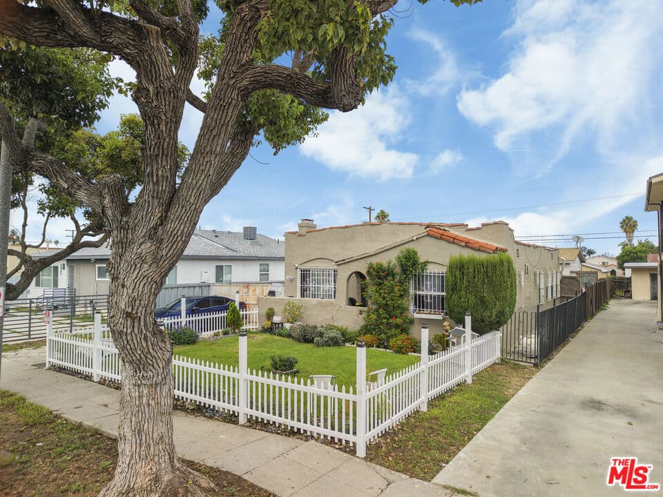 1543 W 82nd Street