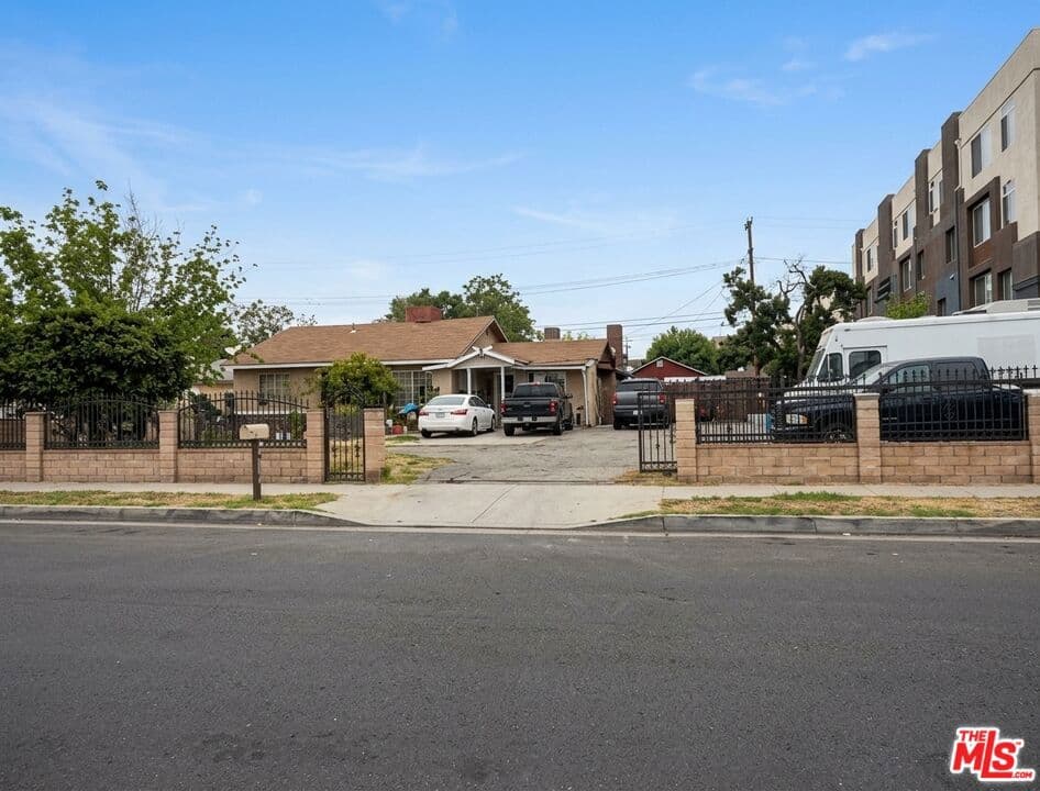 14633 Tupper Street