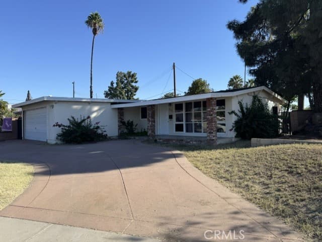 4904 N Banewell