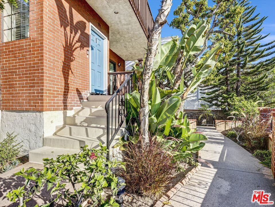 324 N Catalina Avenue 1