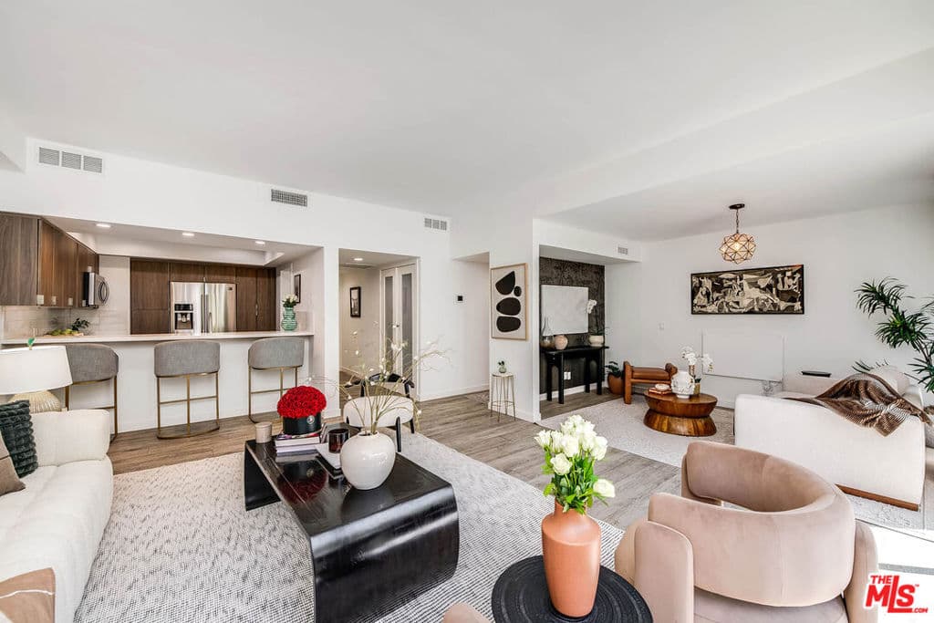 7135 Hollywood Boulevard 305