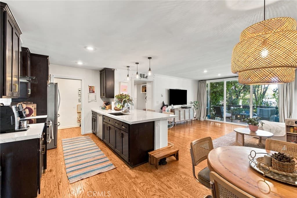 10240 Camarillo 115