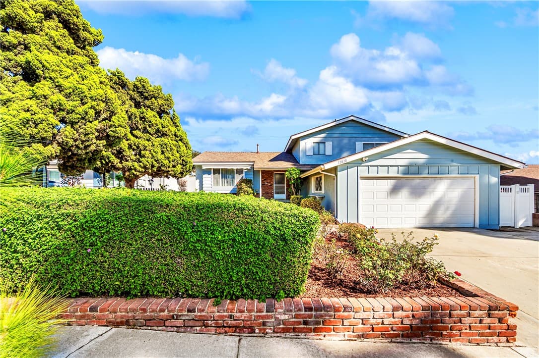 12020 Mayes Drive