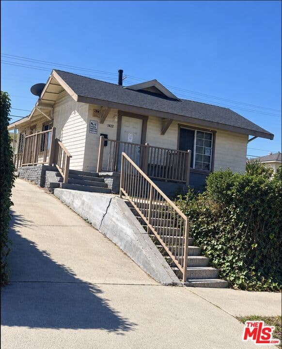 1422 W 104th Street