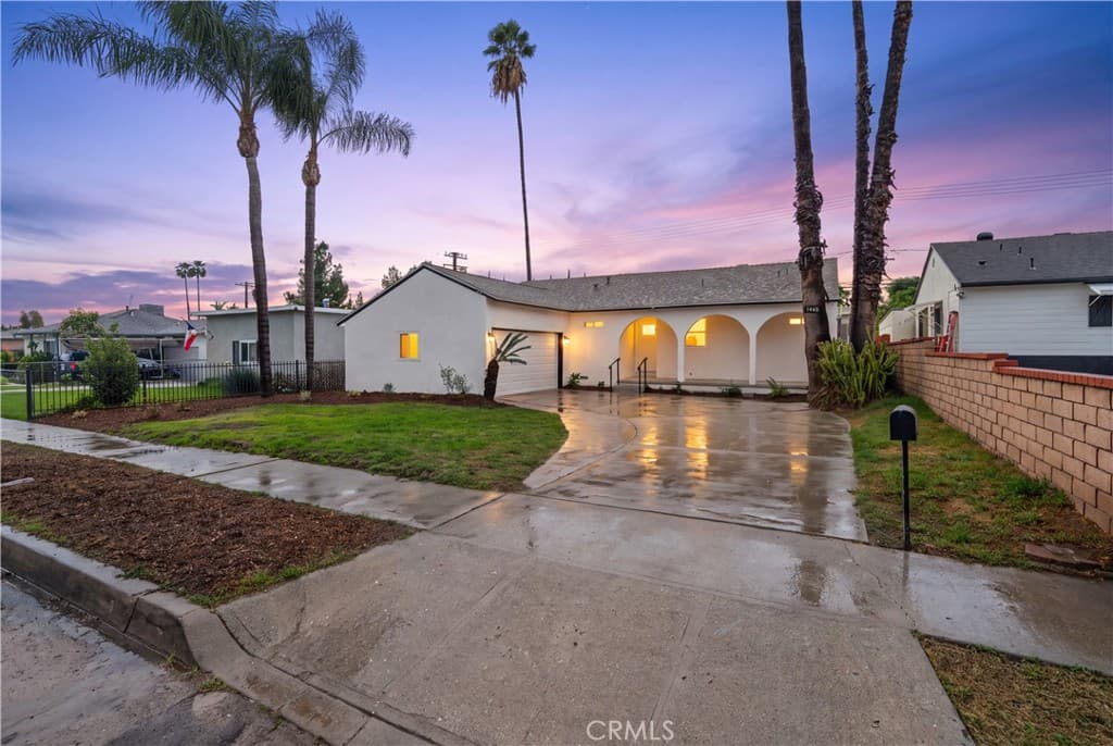 1440 Pepper Tree