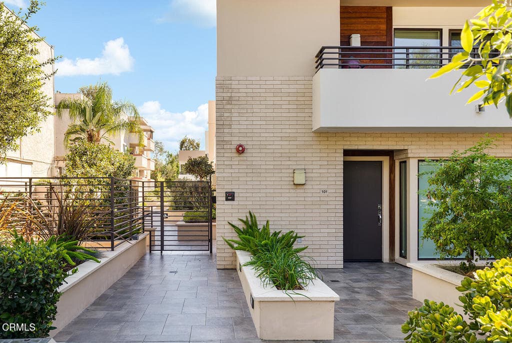 2428 E Del Mar Boulevard 207