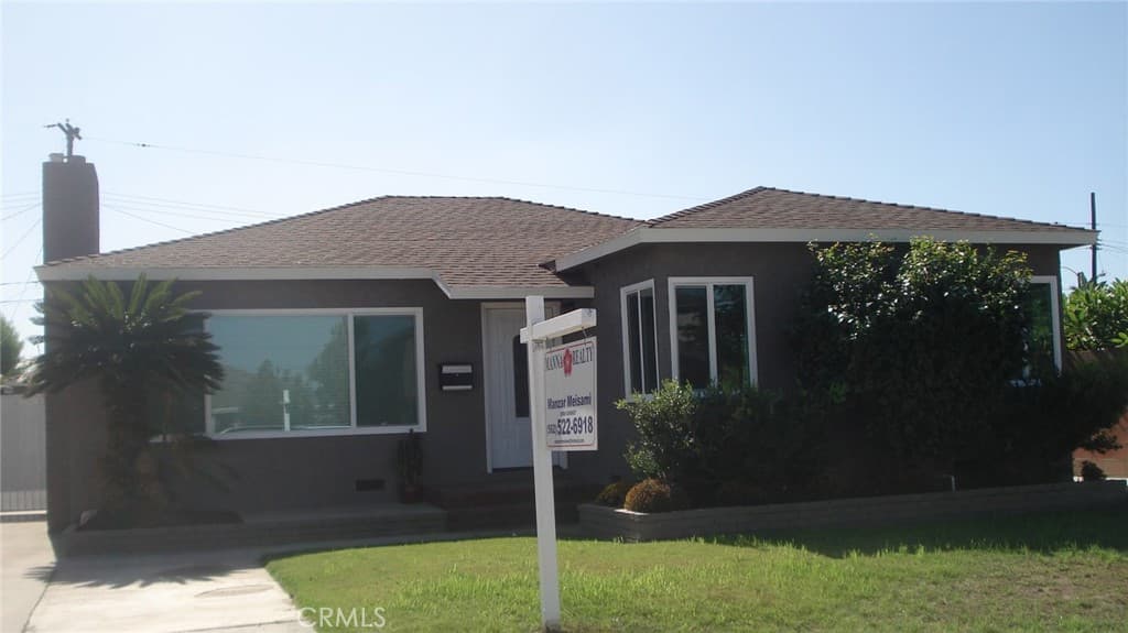 9044 Oak St.