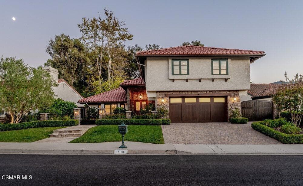 700 Oak Shadow View Place