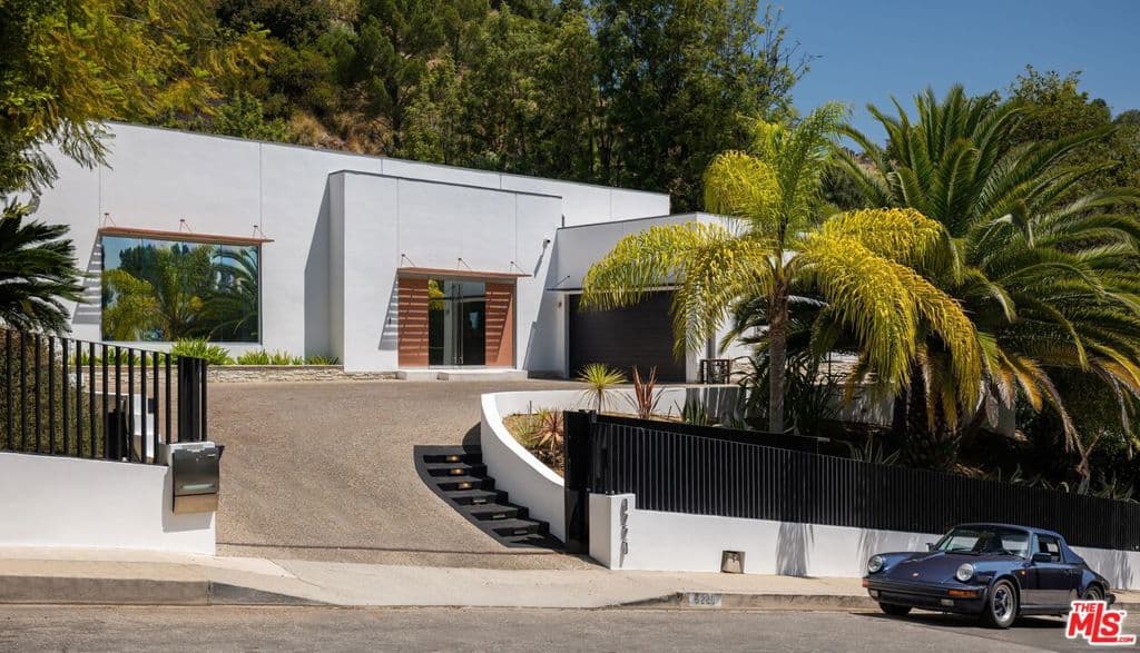 9229 Robin Drive