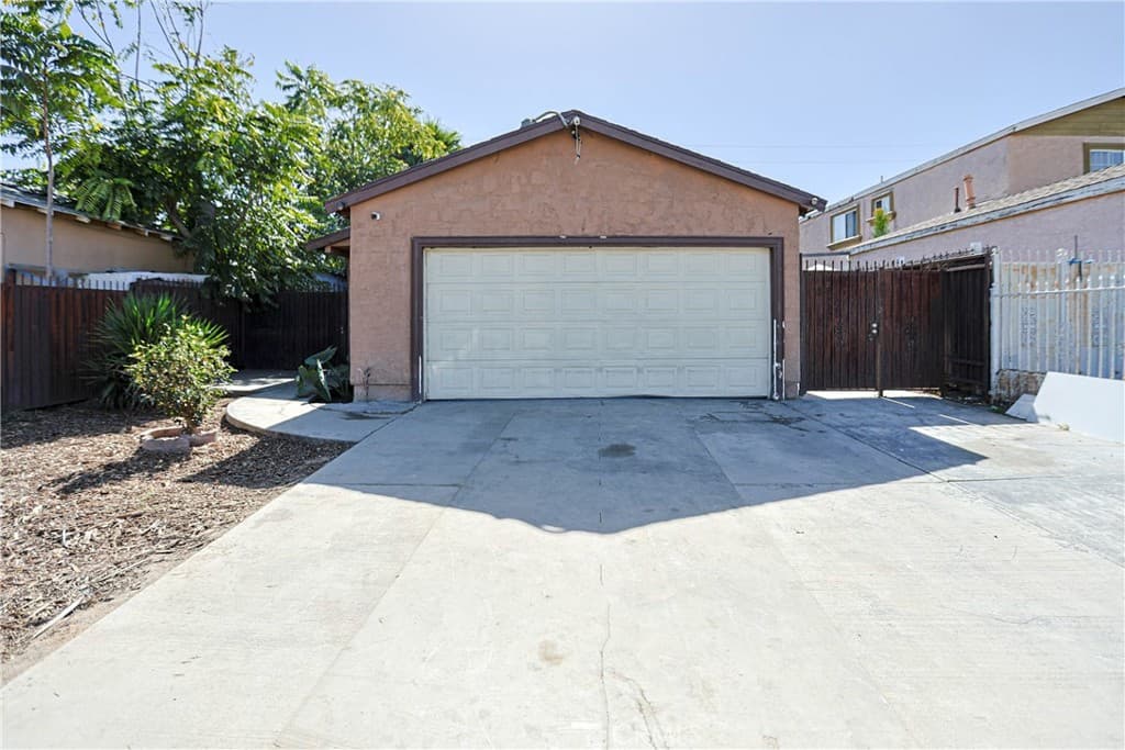 1214 W 151st