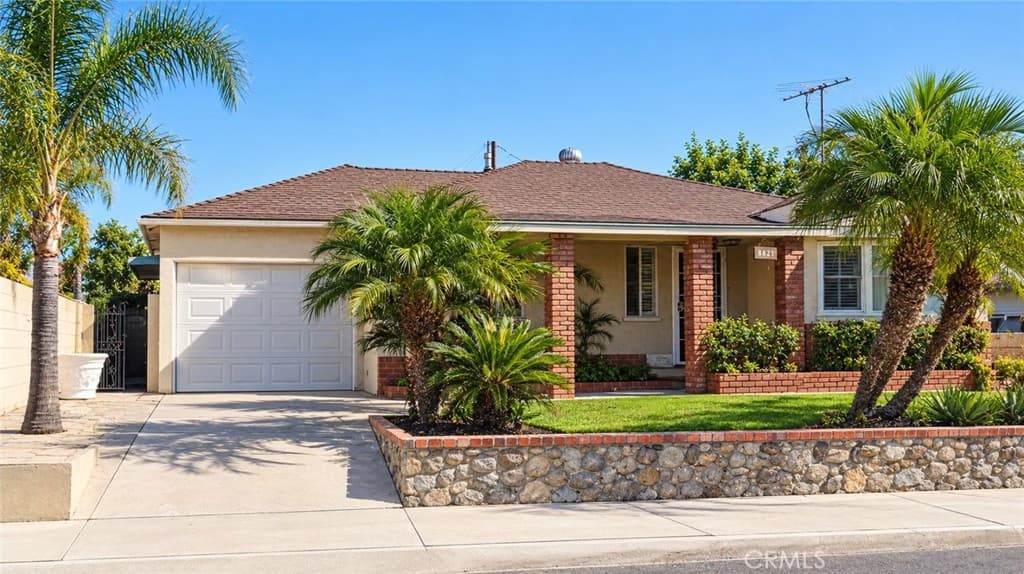 8821 Shenandoah