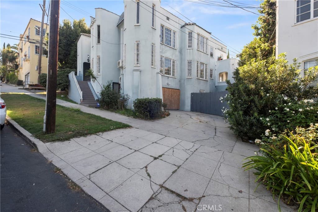 4916 W 12th