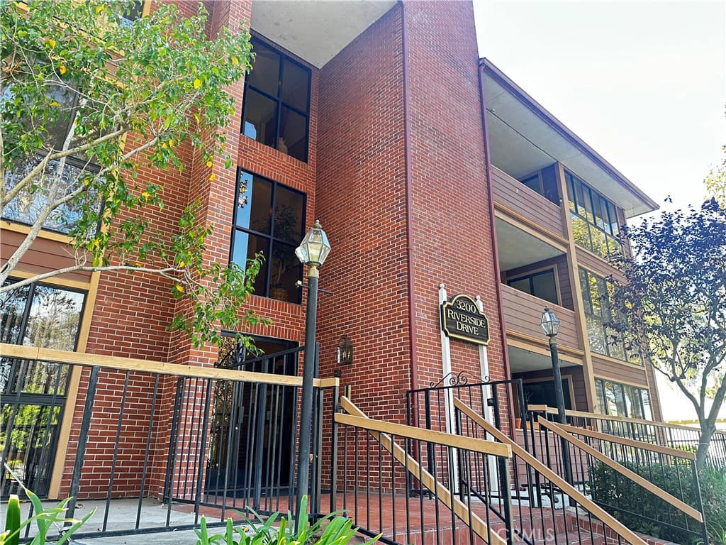 3200 W RIVERSIDE Drive M