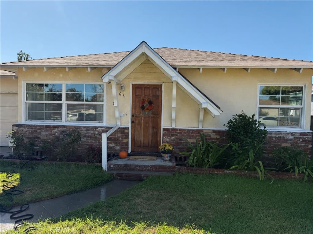 6111 Loma