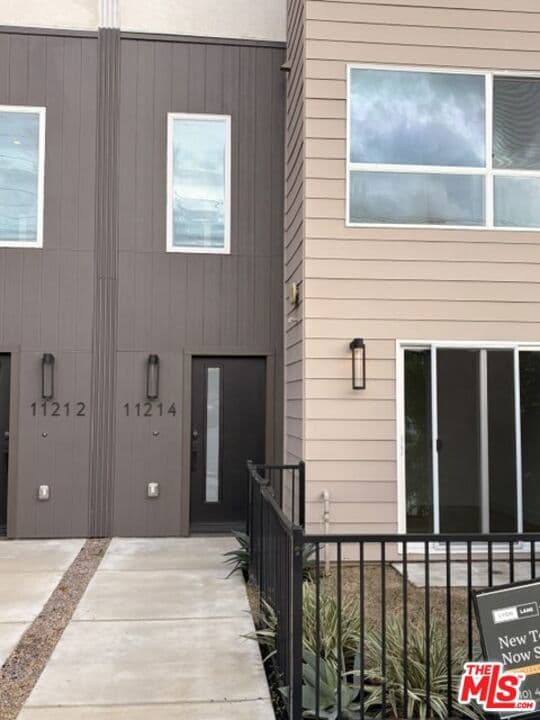 11214 Victory Boulevard 6