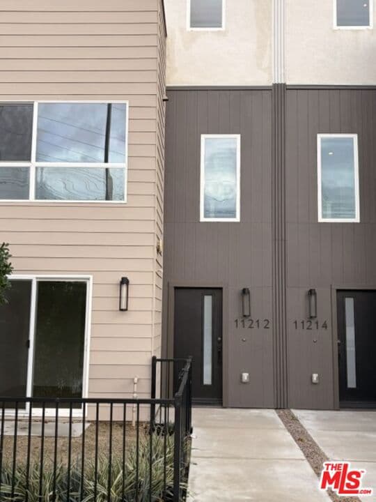 11212 W Victory Boulevard 7