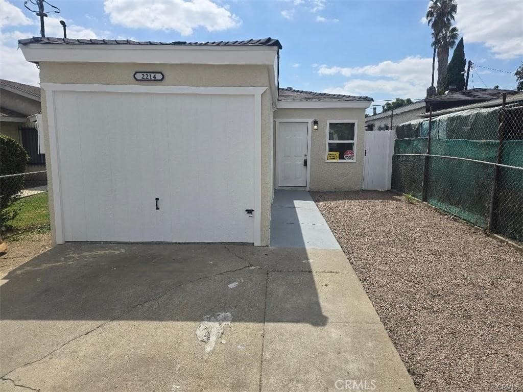 2214 E 111th