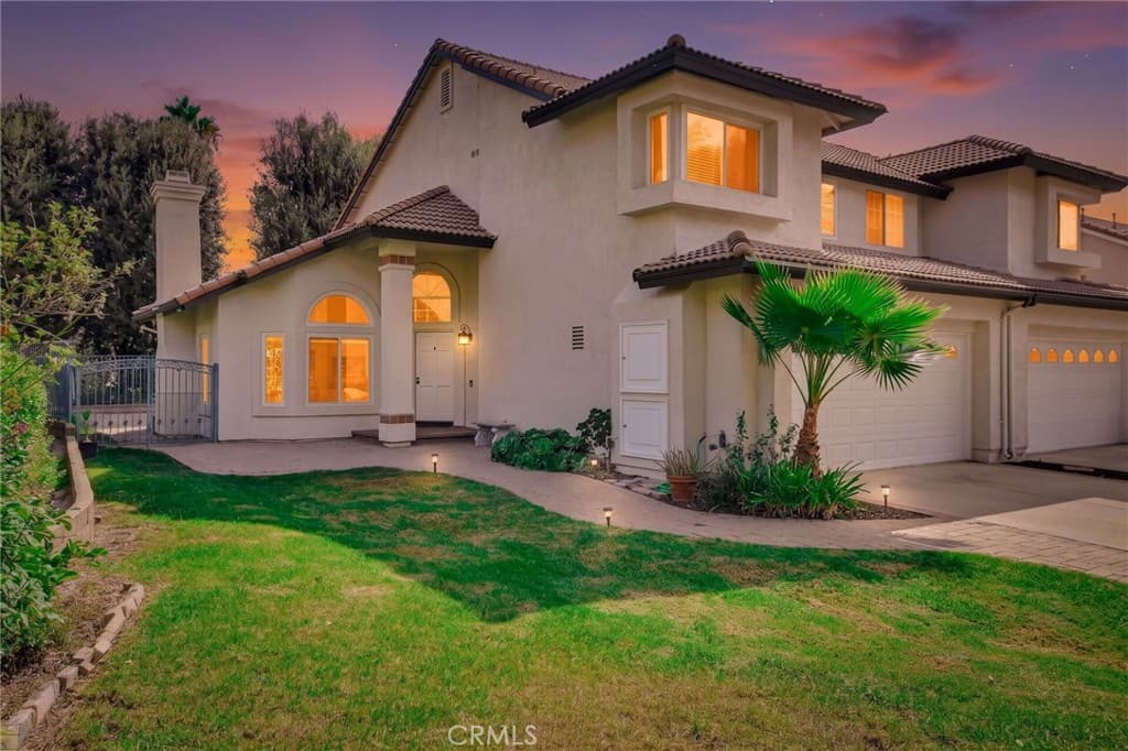 2304 Calle Adriana
