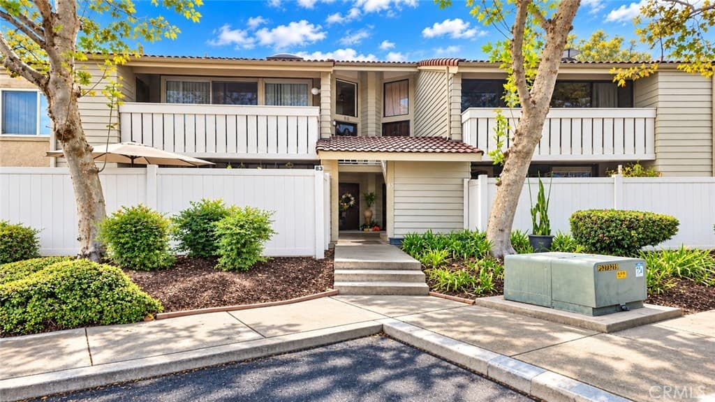 83 Town and Country Road 137