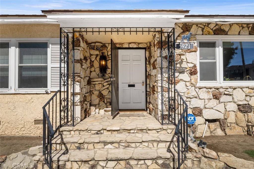 5921 E Rosebay E