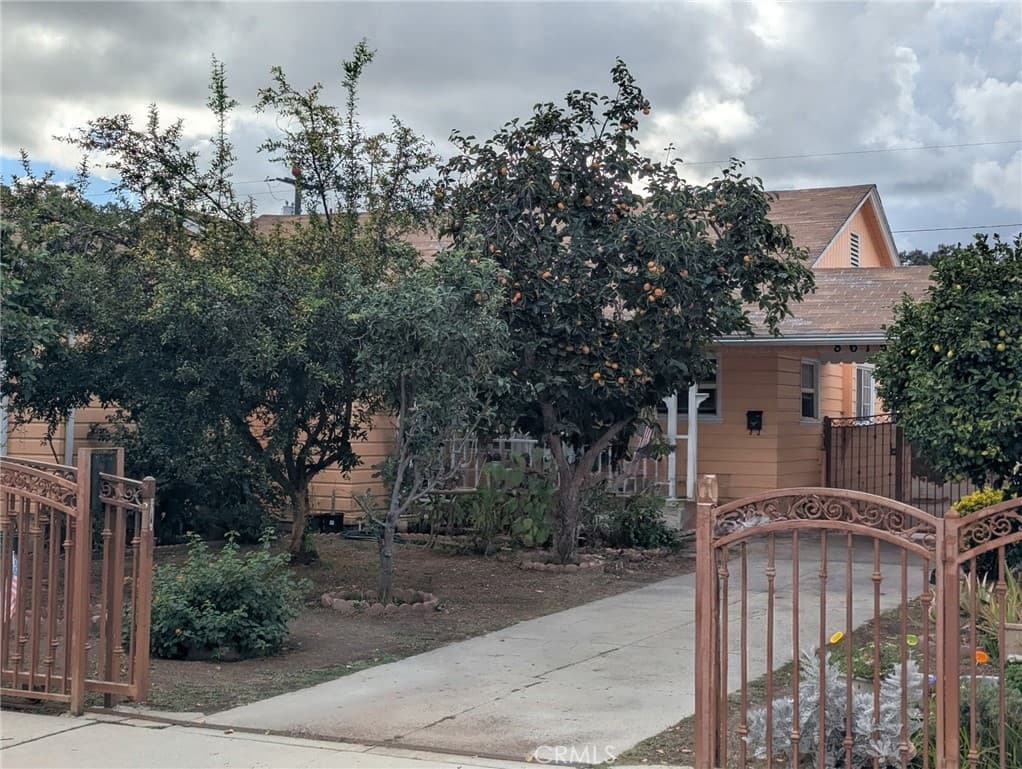 8615 San Gabriel