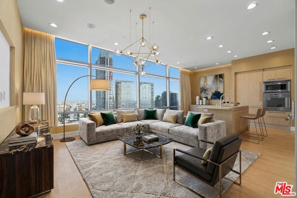 900 W Olympic Boulevard 30C