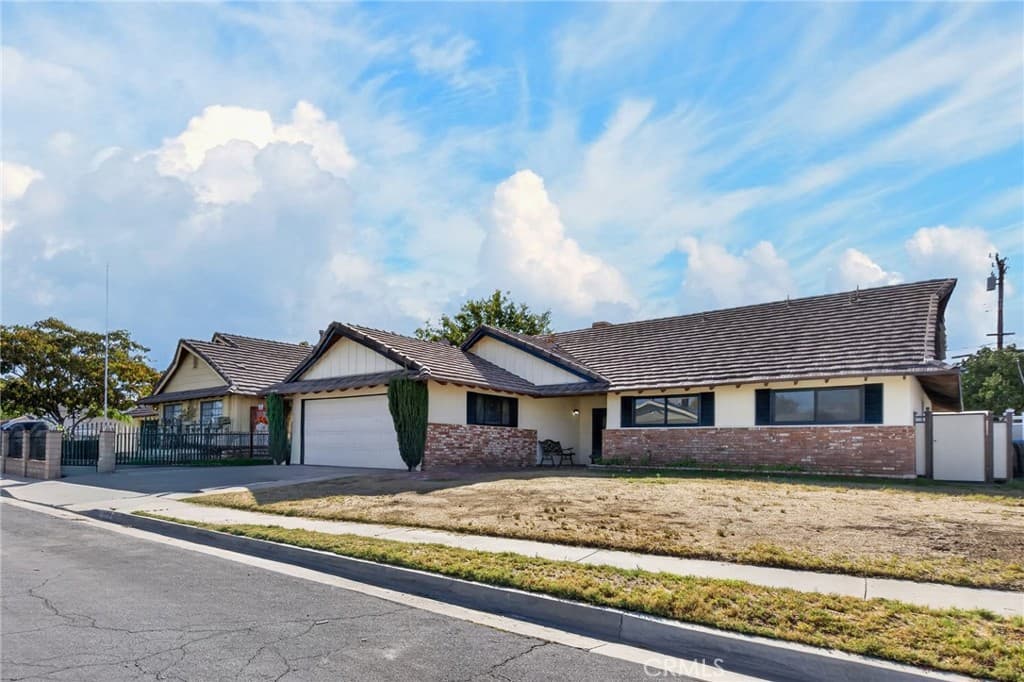 1524 W Kildare