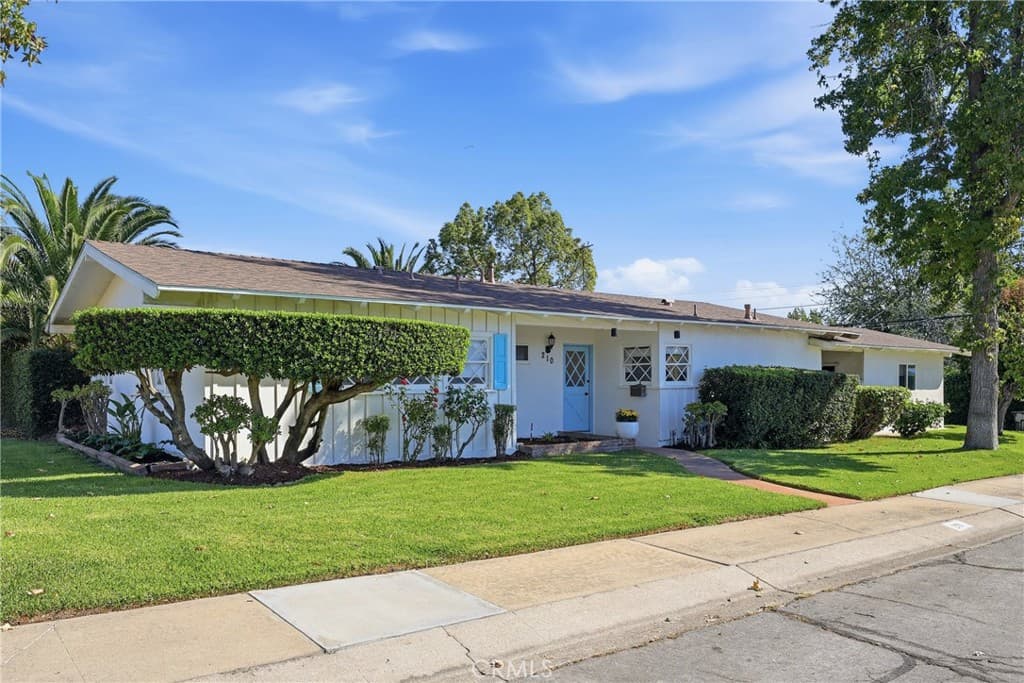 210 Greentree