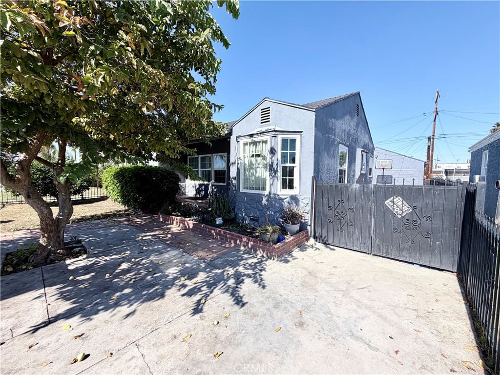527 W Magnolia