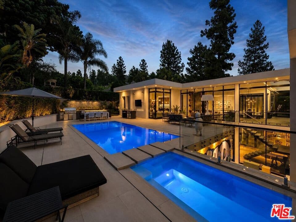 1049 Loma Vista Drive