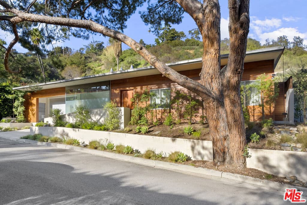 8137 Amor Road