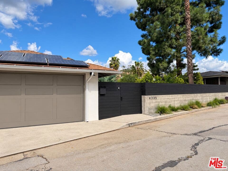 4335 Cedarhurst Circle