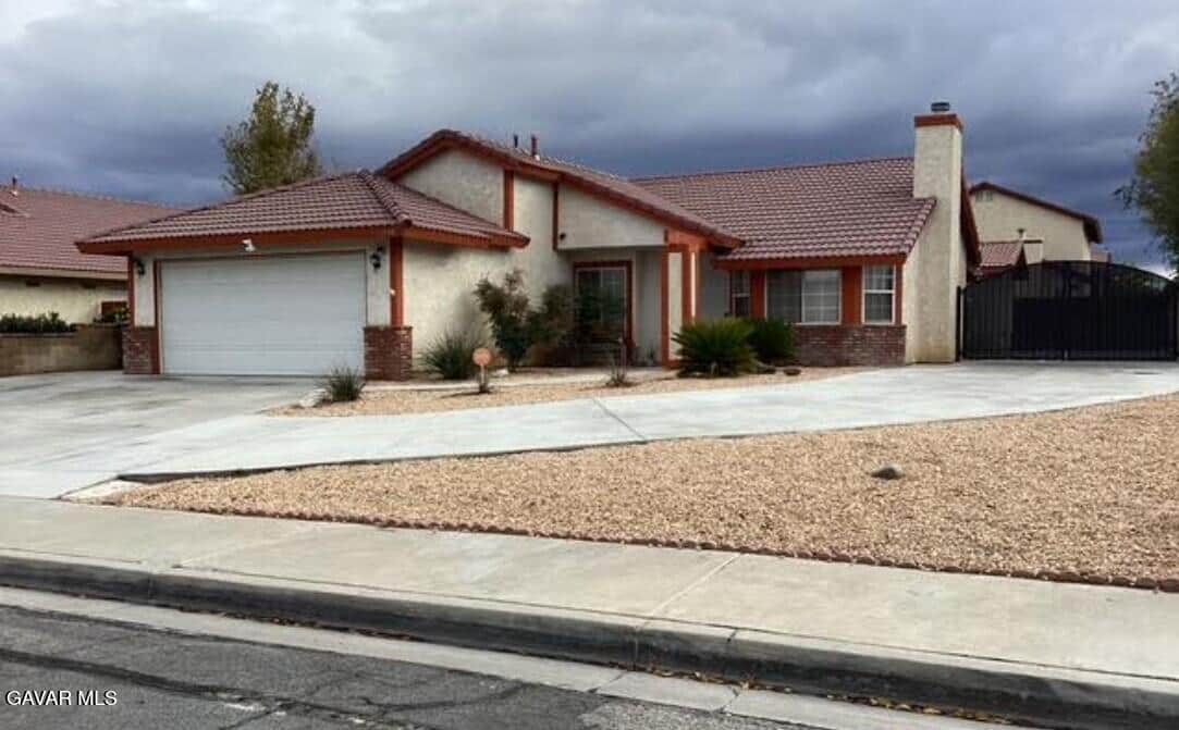 1518 E Ave J 12