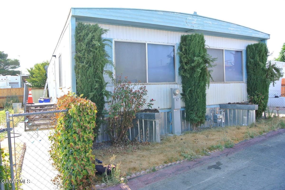 2059 E Avenue I