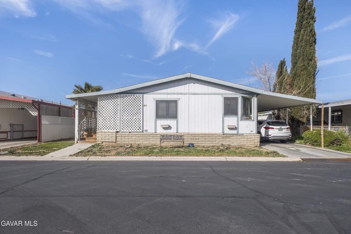 2121 E Avenue I