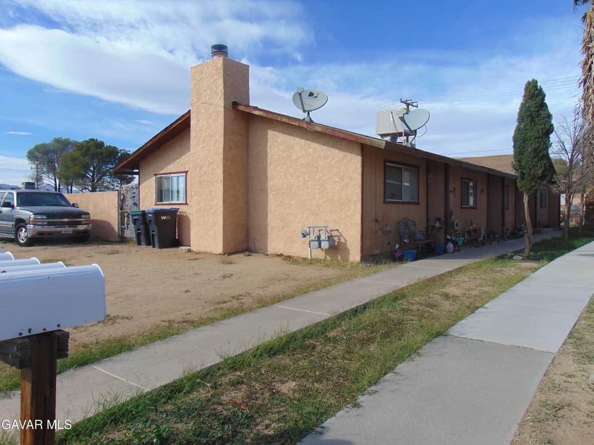 824 Commercial Avenue