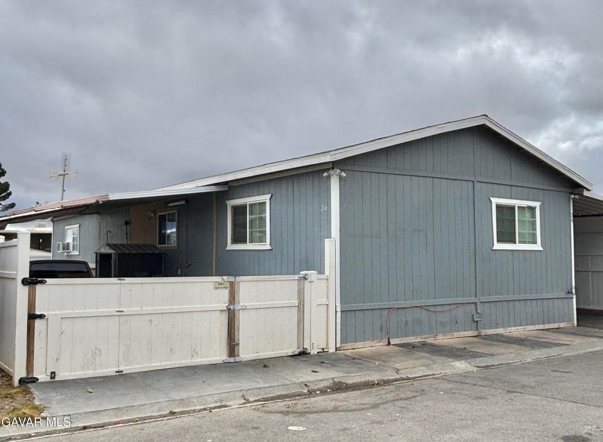 1301 E Avenue I