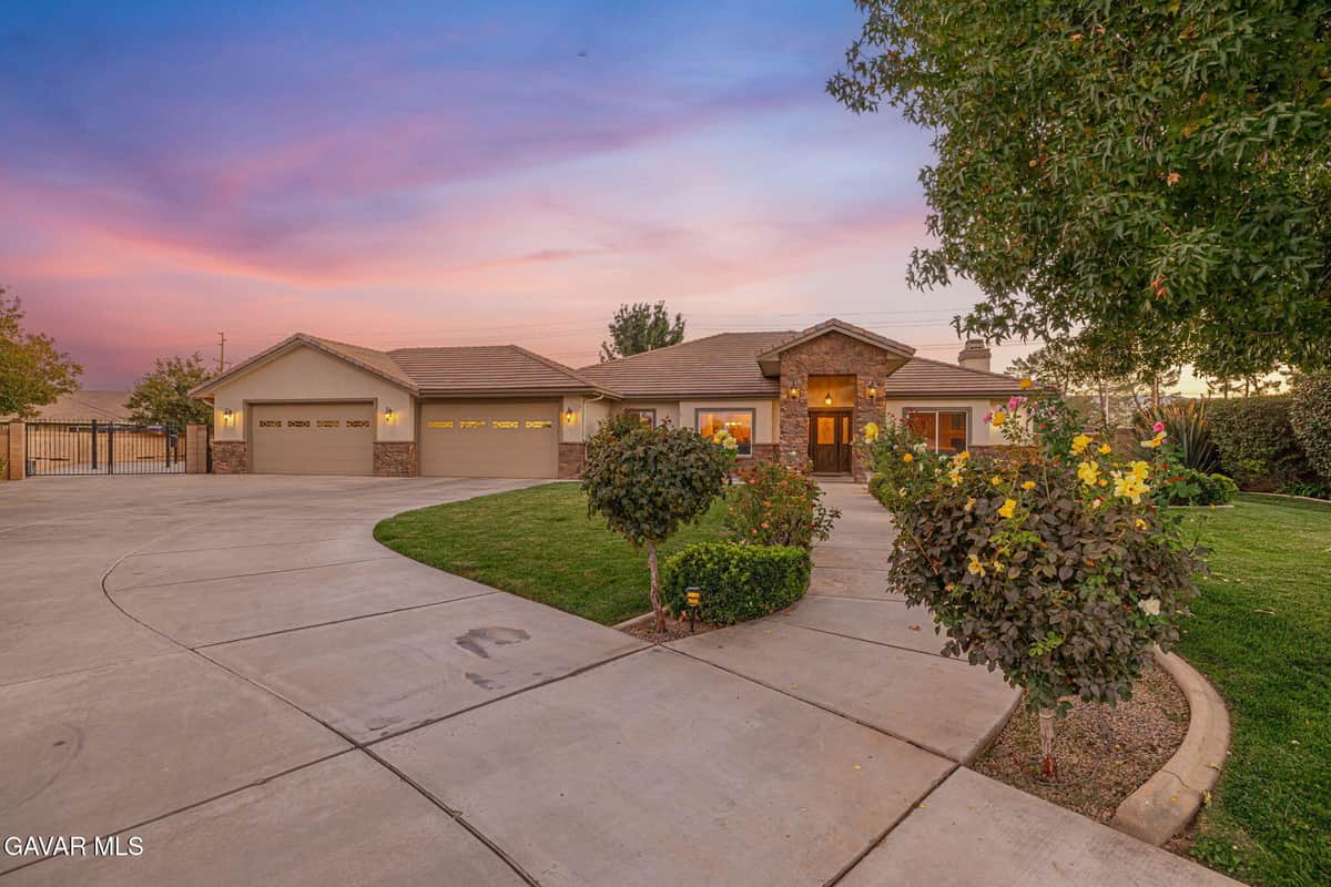 2534 Desert Rose Drive