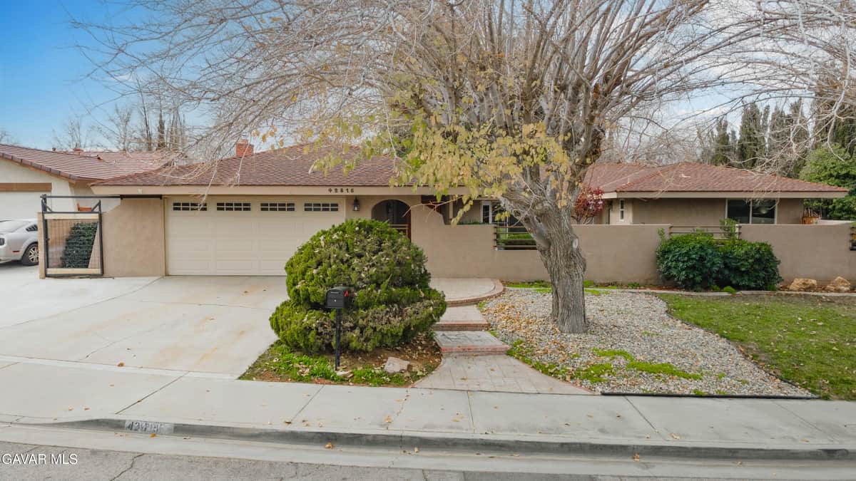 42815 W 16th Place