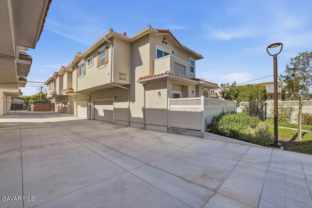 2413 Arlington Avenue