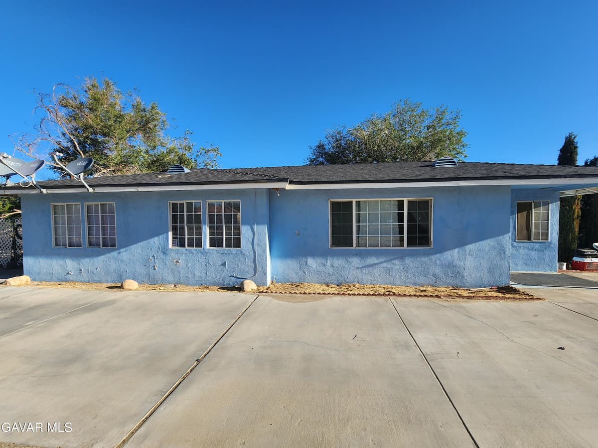 10319 E Avenue R8