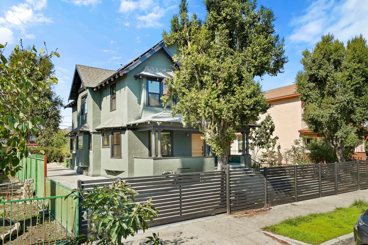 2745 Kenwood Avenue