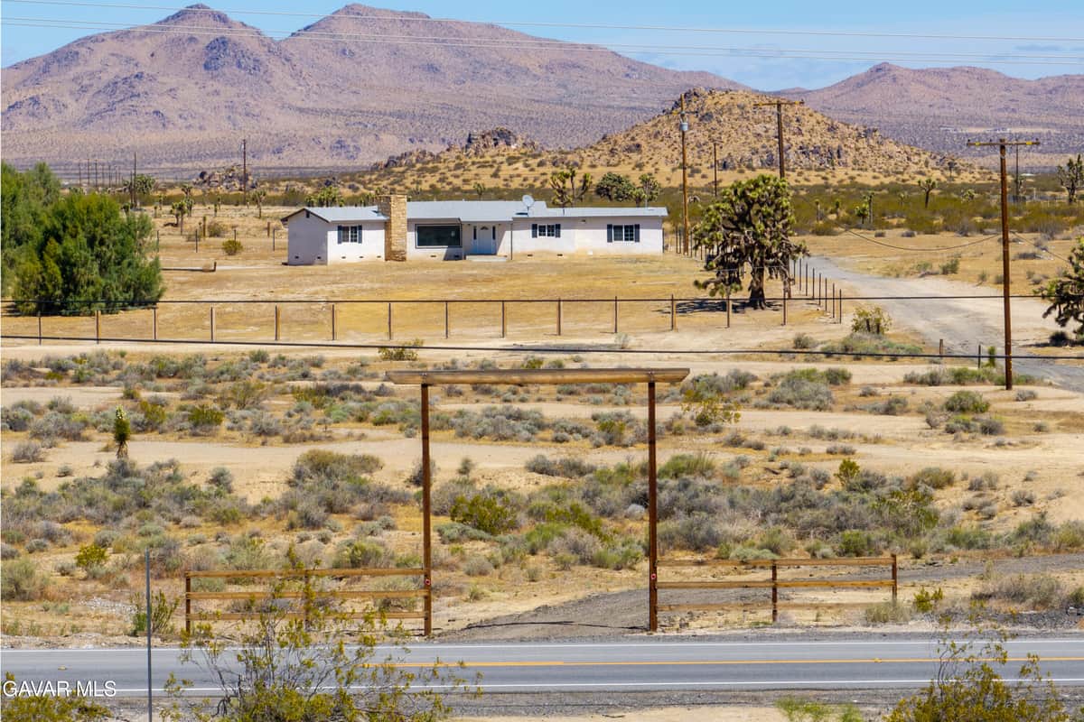 18531 E Palmdale Boulevard