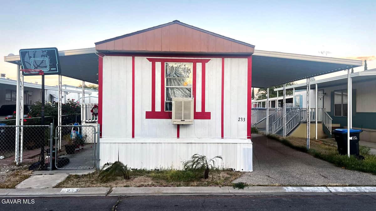 1301 E Avenue I