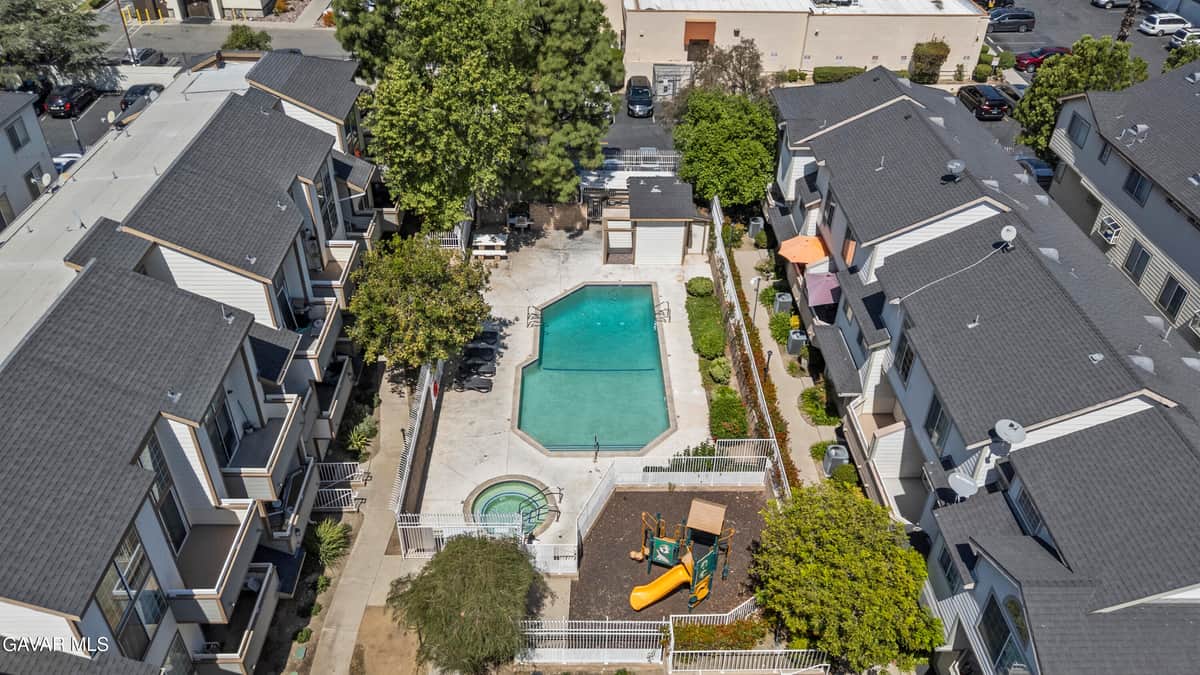 11150 Glenoaks Boulevard